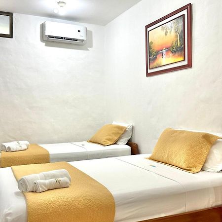 Hostal Suenos Silvestres Puerto Ayora  Bagian luar foto