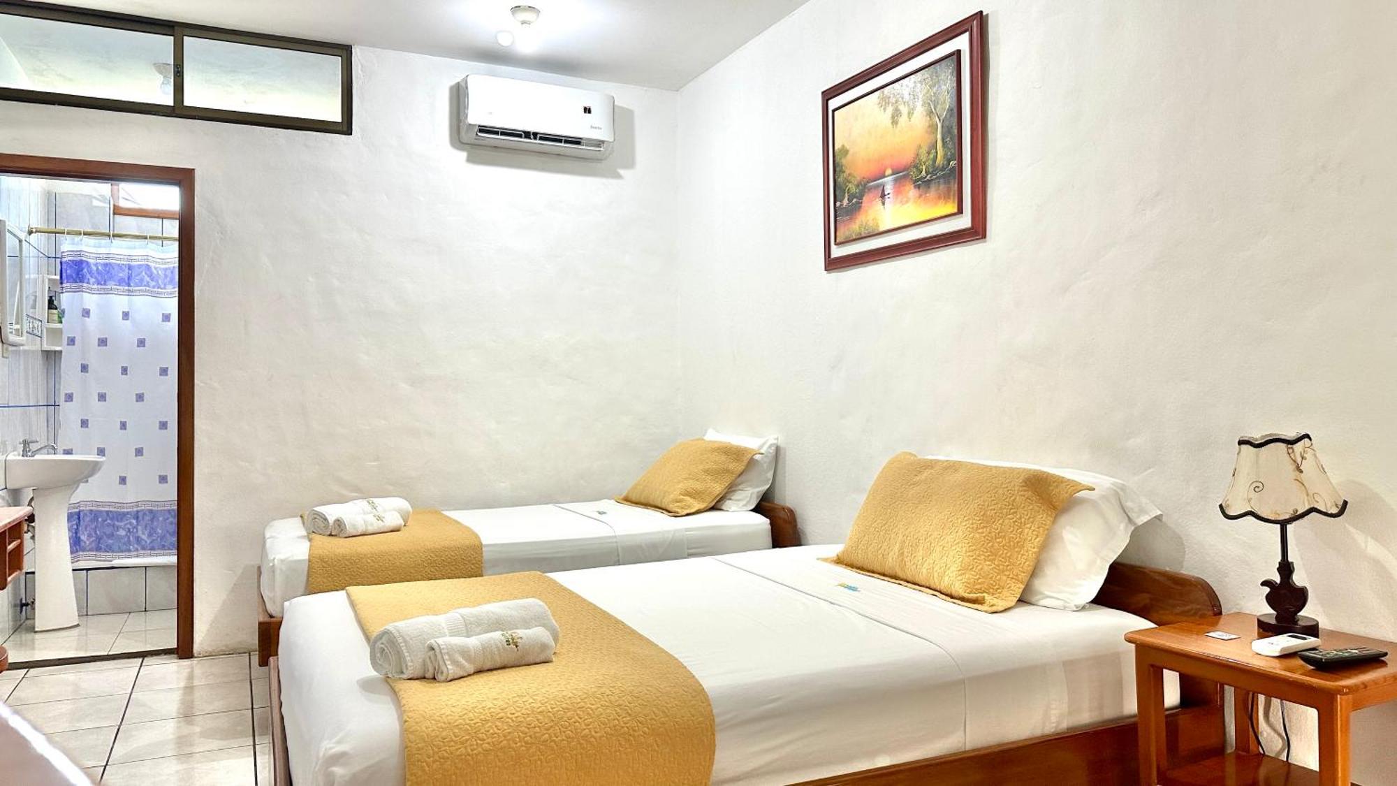 Hostal Suenos Silvestres Puerto Ayora  Bagian luar foto